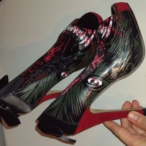 Iron fist Wolf Beater Platform Heels Pumps Sz 5